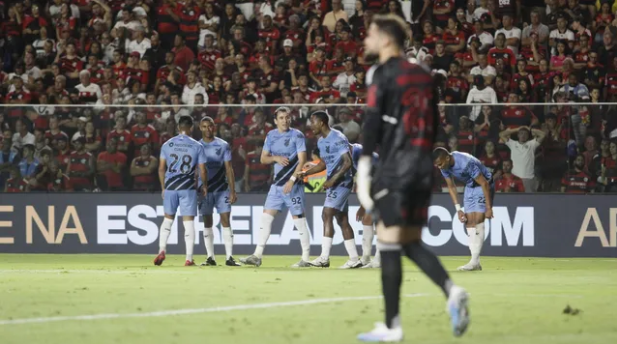 Flamengo perde de forma vergonhosa para o Athletico e deixa o clima tenso no clube